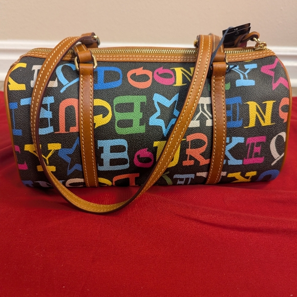I Heart Dooney And Bourke Barrel Bag - Picture 4 of 7
